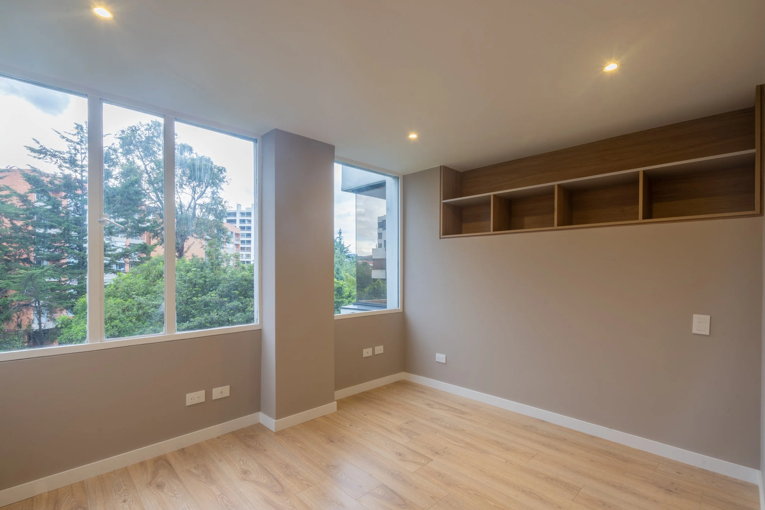 Imagen arquitectónica de interior contemporáneo con luz suave